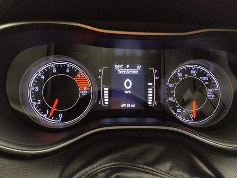 Used 2020 Jeep Cherokee Latitude Lux w/ Quick Order Package 26H Lux image 23