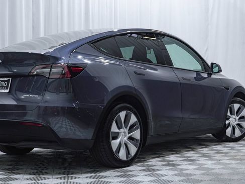 Used 2021 Tesla Model Y Long Range image 11