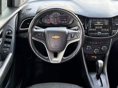 Used 2018 Chevrolet Trax LT w/ LT Convenience Package image 21
