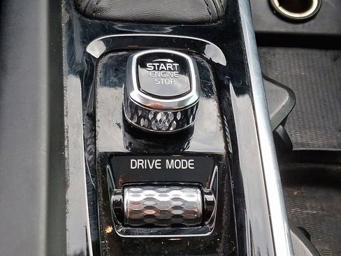 Used 2021 Volvo S60 T5 Inscription image 25