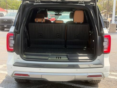 Used 2024 Ford Expedition Platinum AWD/4WD image 8