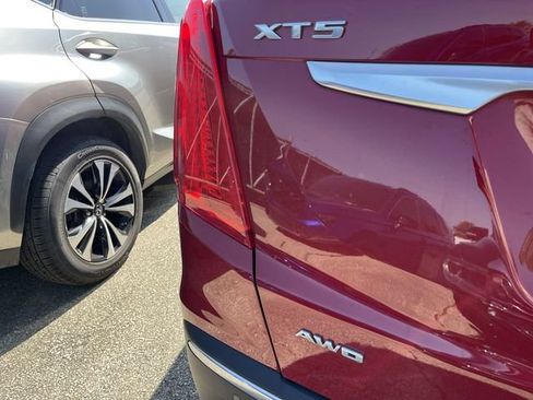 Used 2019 Cadillac XT5 Premium Luxury w/ Driver Assist Package AWD/4WD image 7