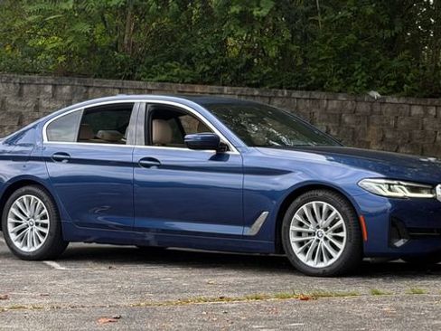 Used 2021 BMW 530i xDrive w/ Convenience Package AWD/4WD image 2