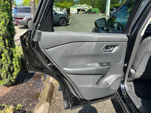 Used 2025 Nissan Rogue S AWD/4WD image 16