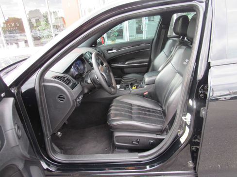 Used 2023 Chrysler 300 S RWD image 9
