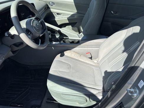 Used 2023 Hyundai Elantra SEL w/ Convenience Package FWD image 12