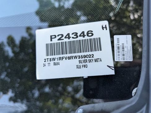 Used 2024 Toyota RAV4 XLE FWD image 34