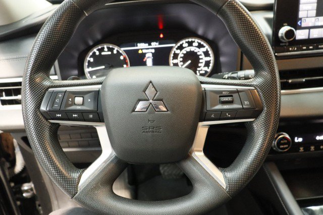 Used 2024 Mitsubishi Outlander ES FWD image 9