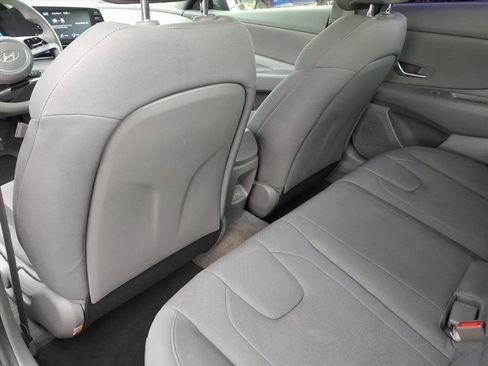 Used 2025 Hyundai Elantra SE FWD image 15