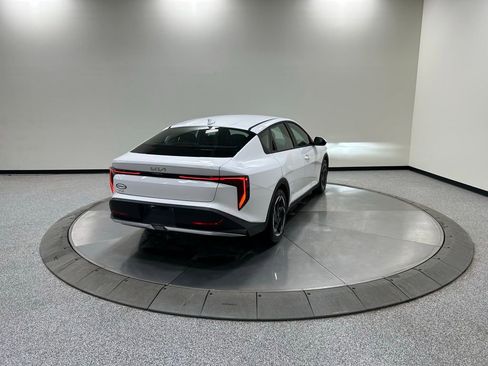 New 2026 Kia K4 EX image 5