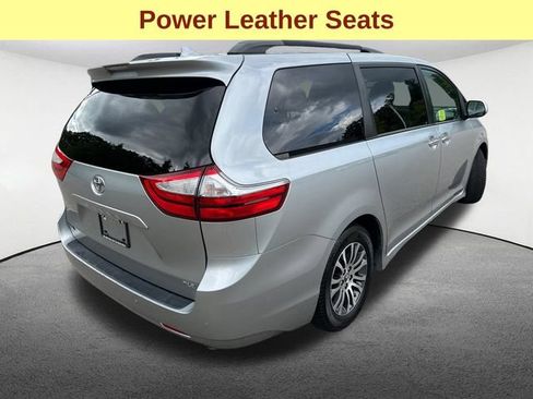 Used 2019 Toyota Sienna XLE w/ Entertainment Package FWD image 10