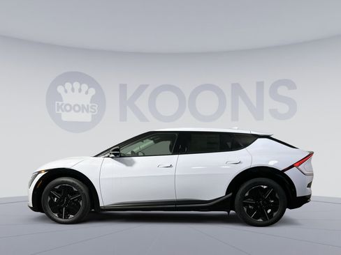 New 2025 Kia EV6 Wind image 2