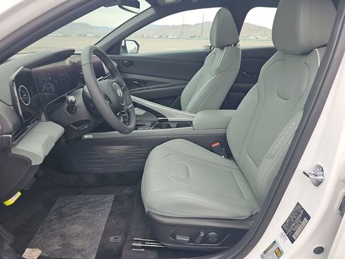Used 2025 Hyundai Elantra Limited image 5