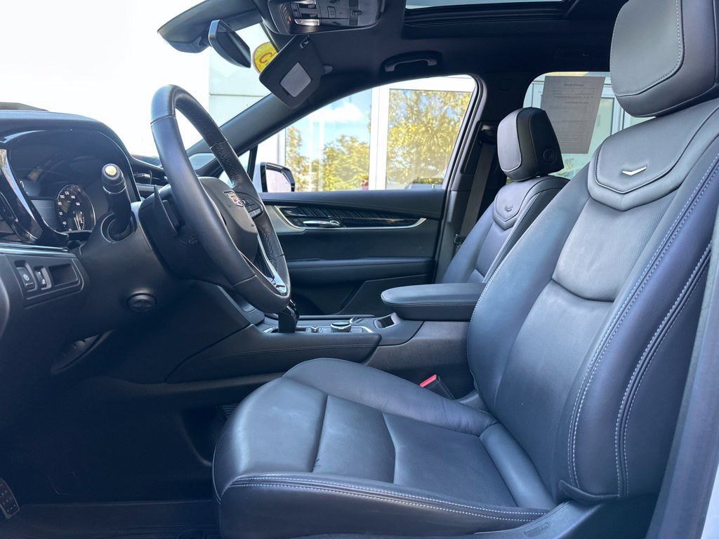 Used 2025 Cadillac XT6 Premium Luxury w/ LPO, Floor Liner Package AWD/4WD image 50