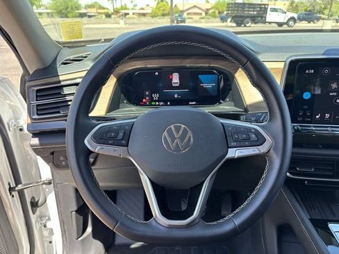 Used 2025 Volkswagen Atlas SE AWD/4WD image 26