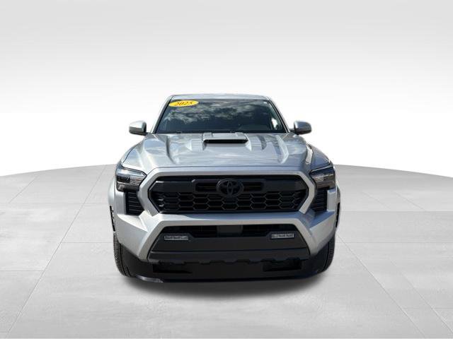 Used 2025 Toyota Tacoma TRD Sport AWD/4WD image 7