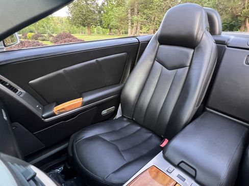 Used 2004 Cadillac XLR RWD image 17