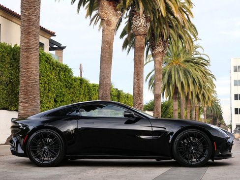 Used 2025 Aston Martin V8 Vantage Coupe image 14