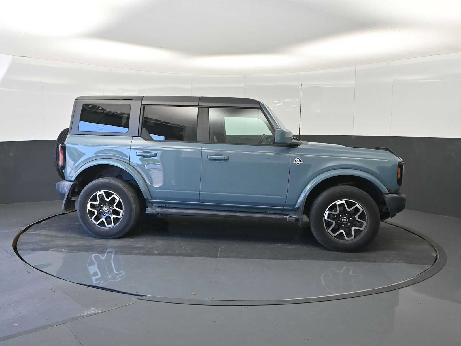 Used 2022 Ford Bronco Outer Banks AWD/4WD image 9