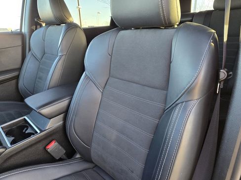 Used 2024 Mitsubishi Outlander SE image 15