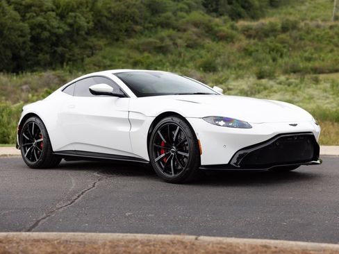 Used 2021 Aston Martin V8 Vantage Coupe image 11