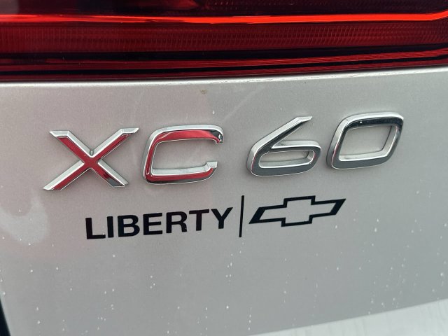 Used 2025 Volvo XC60 B5 Plus AWD/4WD image 32