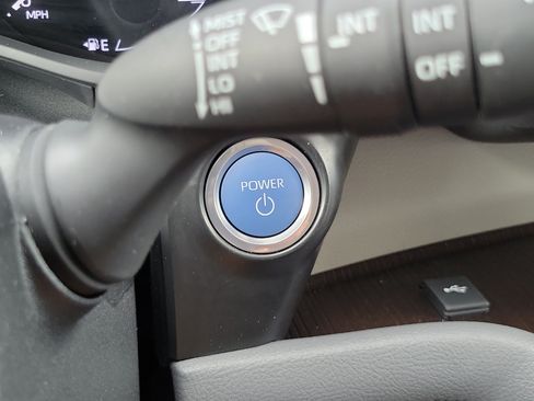 Used 2021 Toyota Sienna LE w/ LE Plus Package FWD image 29