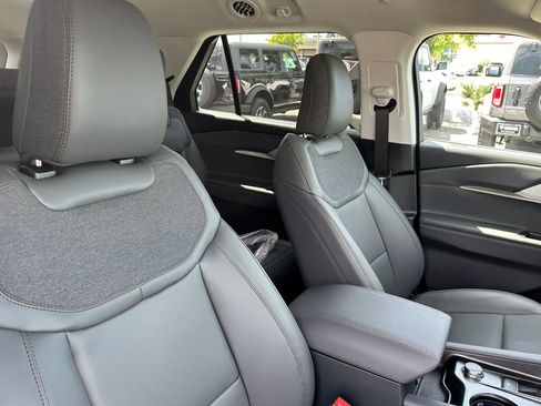 New 2026 Ford Explorer Active RWD image 16