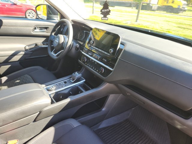 Used 2022 Nissan Pathfinder S AWD/4WD image 10