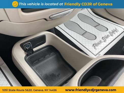 Used 2024 Chrysler Pacifica Touring-L image 21