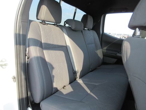 Used 2017 Toyota Tacoma TRD Sport AWD/4WD image 23