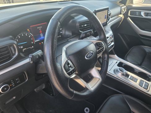 Used 2023 Ford Explorer XLT w/ Equipment Group 202A RWD image 14