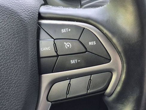 Used 2020 Jeep Grand Cherokee Altitude AWD/4WD image 17