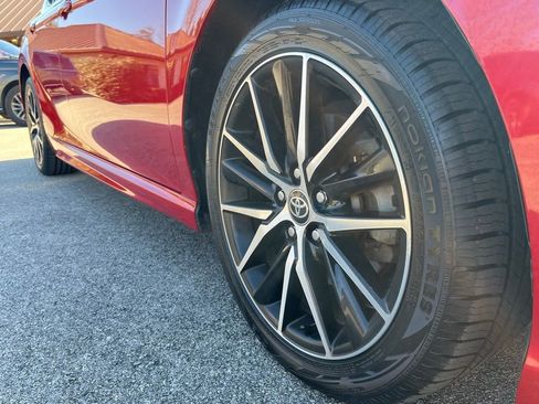 Used 2021 Toyota Camry SE FWD image 10