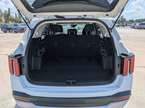 Certified 2025 Kia Sorento LX FWD image 12