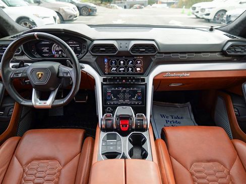 Used 2019 Lamborghini Urus Base image 41