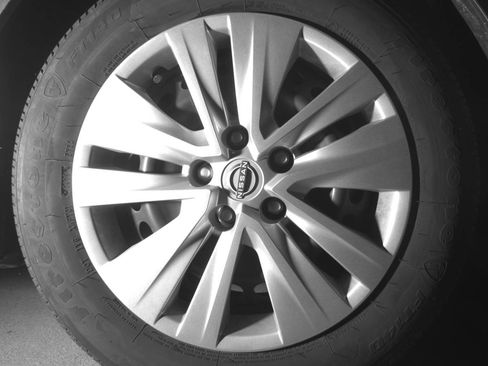 Used 2025 Nissan Sentra S FWD image 10