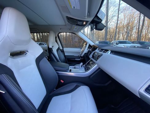 Used 2020 Land Rover Range Rover Sport SVR image 28