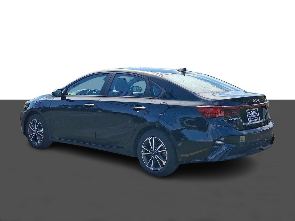 Used 2023 Kia Forte LXS w/ LXS Technology Package FWD image 5