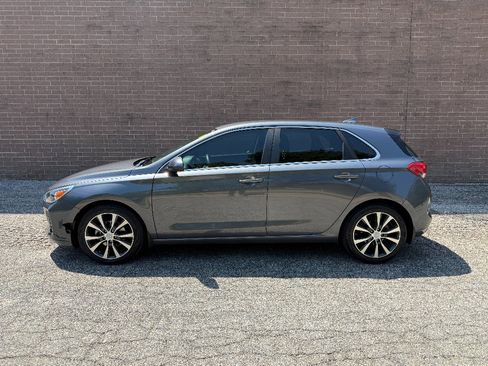Used 2018 Hyundai Elantra GT FWD image 3