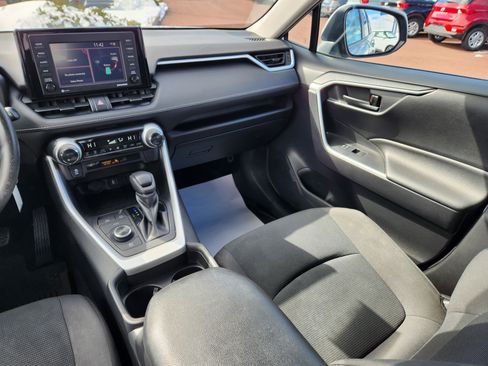 Used 2021 Toyota RAV4 LE image 14