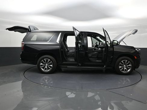 Used 2024 Chevrolet Suburban LT w/ LT Signature Package RWD image 28