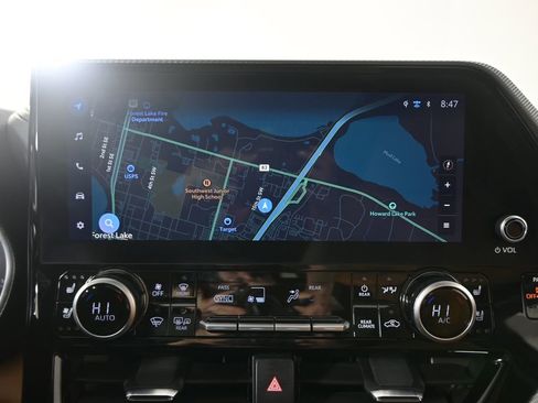 Used 2025 Toyota Highlander Platinum AWD/4WD image 30