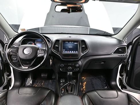 Used 2019 Jeep Cherokee Trailhawk image 24