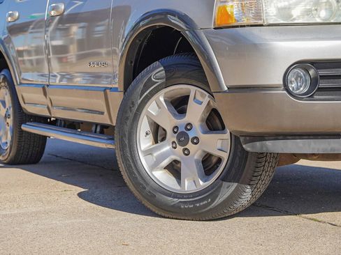 Used 2005 Ford Explorer Sport XLT image 2