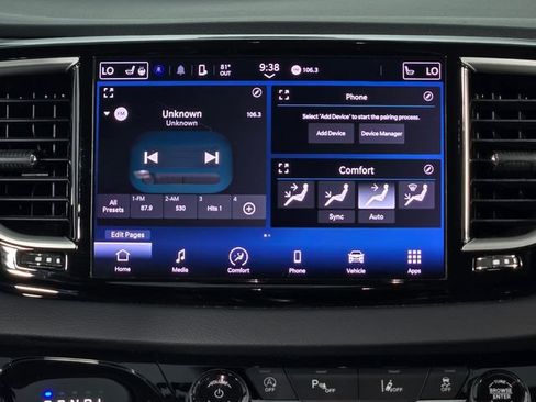 Used 2023 Chrysler Pacifica Touring-L FWD image 23
