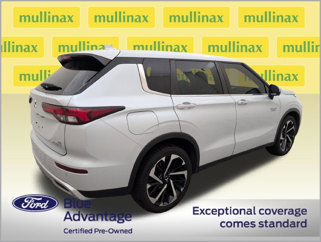Used 2023 Mitsubishi Outlander 4WD Plug-In Hybrid image 3