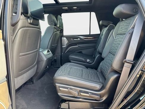 Certified 2024 Cadillac Escalade Sport Platinum w/ LPO, ONYX Package AWD/4WD image 13