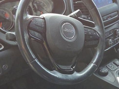 Used 2020 Jeep Cherokee Latitude Plus AWD/4WD image 15