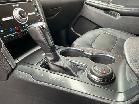 Used 2018 Ford Explorer Sport w/ Equipment Group 401A image 17